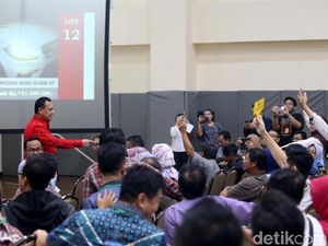 Kondisi Mobil Mewah Akil Mochtar Bikin Peserta Lelang Enggan Beli Kondisi Mobil Mewah Akil Mochtar Bikin Peserta Lelang Enggan Beli