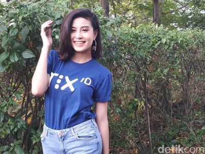 Seperti Awkarin, 10 Artis Ini Juga Bergelut dengan Mental Illness