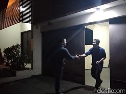 KPK Geledah Kontrakan Inneke Koesherawati di Bandung