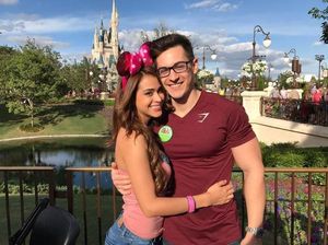 Pria Ini Putuskan Pacar Seksi dan Terkenal Demi Ngegame