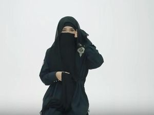 Tutorial Pakai Cadar untuk Perjalanan Haji