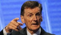 Figur Britania Raya lainnya adalah Andy Roxburgh, yang pernah melatih timnas Skotlandia pada era panjang 1986–1993. Roxburgh juga sudah lama bekerja dengan FIFA di beberapa posisi. (Foto: Samuel Kubani/AFP)