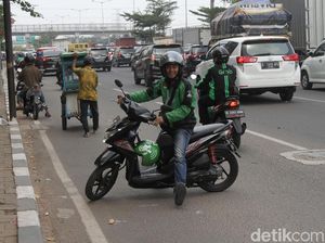 Berpapasan dengan Kendaraan Lain di Jalanan Dua Arah, Ini yang Harus Diperhatikan