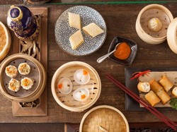 Di Sini, Bisa Makan Dim Sum Lezat Ditemani Teh Bunga Cantik