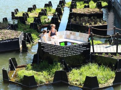 Foto: Taman Terapung dari Sampah Daur Ulang