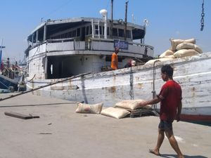 Ini Suka-Duka Warga Sulsel 16 Jam Arungi Laut Hanya Beli Sembako