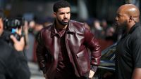 Gaya Modis Drake, Rapper di Balik In My Feelings Challenge
