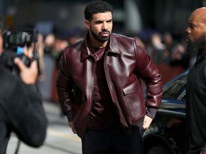 Mewah, Drake Pakai Pelindung iPhone Seharga Rp 5,6 Miliar