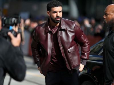Gaya Modis Drake, Rapper di Balik In My Feelings Challenge