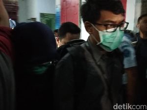 KPK Sita Barang Bukti dari Kamar Wawan di Lapas Sukamiskin KPK Sita Barang Bukti dari Kamar Wawan di Lapas Sukamiskin