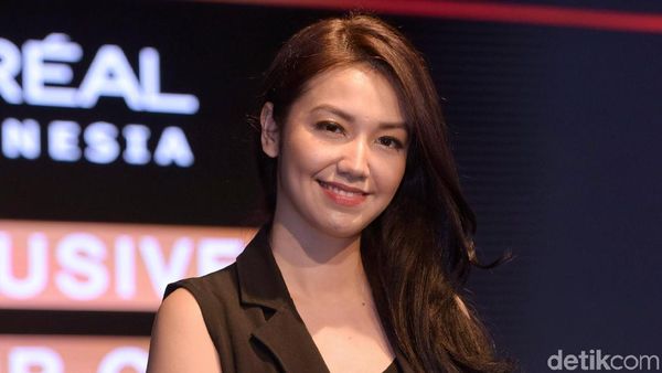 Senyumanmu Itu Lho, Velove Vexia...