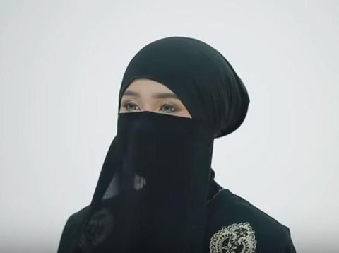 Tutorial Pakai Cadar untuk Perjalanan Haji