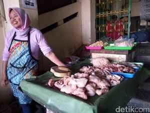Harga Daging Ayam Tinggi, Pedagang Makanan Enggan Naikkan Harga