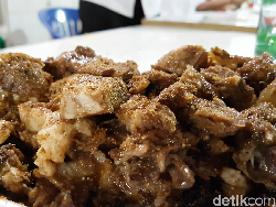 Sedap! Kepala Kambing  Panggang Bertabur Rempah Khas Timur Tengah