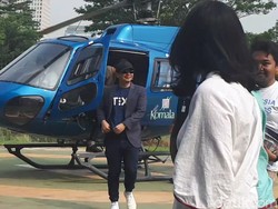 Mewah! Raditya Dika hingga Awkarin Ajak Fans Naik Helikopter