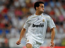 Mengingat reputasinya saat direkrut Madrid dari Valencia pada musim panas 2009, Raul Albiol tak memenuhi ekspektasi. Setelah jadi pemain reguler di musim pertamanya, Albiol perlahan terpinggirkan. Ia kemudian dijual ke Napoli pada 2013. Foto: Jasper Juinen/Getty Images