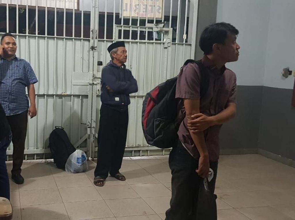 Koruptor Bahtiar Ditangkap Tanpa Perlawanan di Bone Koruptor Bahtiar Ditangkap Tanpa Perlawanan di Bone