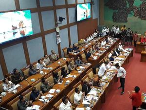 Bertemu di Rapat Komisi X DPR, Zohri Cium Tangan Sandiaga Bertemu di Rapat Komisi X DPR, Zohri Cium Tangan Sandiaga