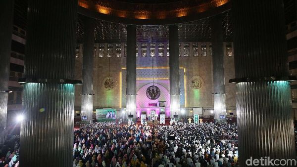Melihat Suasana Pengajian Akbar DMI di Masjid Istiqlal