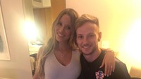 Mauri dan Rakitic sudah menikah sejak 2013 lalu. Mereka jadi salah satu pasangan paling hot di Barcelona. (Instagram/@ivanrakitic)