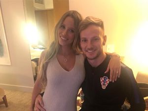 Mengintip Liburan Asyik Ivan Rakitic Bersama Istrinya yang Cantik