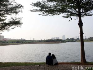Bermain dan Bersantai di Taman Waduk Ria Rio