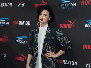 Priyanka Chopra dan Nick Jonas Ikut Doakan Demi Lovato