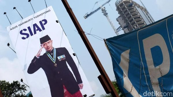 Baliho AHY Siap Hiasi Gatsu