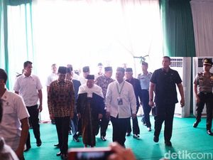 Jokowi Hadiri Milad Ke-43 dan Peletakan Batu Pertama Menara MUI Jokowi Hadiri Milad Ke-43 dan Peletakan Batu Pertama Menara MUI