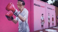 Presiden Jokowi belakangan kerap ng-vlog tengah bertinju. Mural Jokowi di Solo pun menampakkan dia tengah memakai perlengkapan tinju. (Bayu Ardi Isnanto/detikcom)