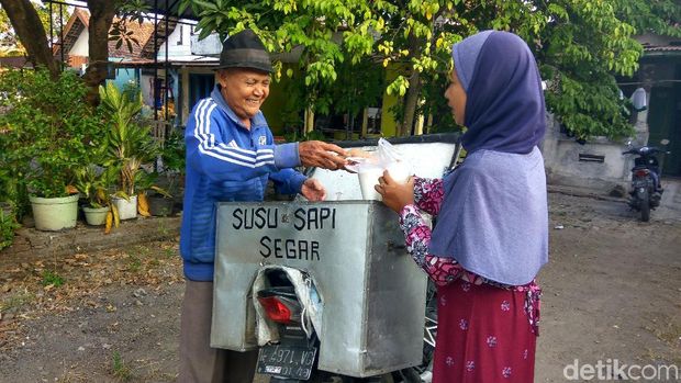 Kisah Penjual Susu Segar di Sidoarjo, Nabung Rp 10 Ribu/Hari Demi Haji