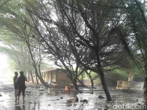 Ratusan Bangunan Diterjang Gelombang Tinggi di Kulon Progo