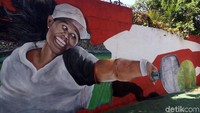 Yayuk Basuki, petenis putri terbaik yang pernah dipunya Indonesia, juga menjadi salah satu atlet yang dibuat muralnya. (Bayu Ardi Isnanto/detikcom)