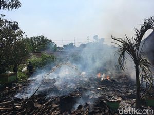 Rumahnya Hangus Terbakar, Wanita Hamil 1 Bulan Ini Berlinang Air Mata
