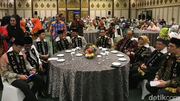 Sandiaga akan Gandeng ICMI Bangun Wisata Halal di DKI Sandiaga Akan Gandeng Icmi Berdiri W Sandiaga Akan Gandeng Icmi Bangun Wisata Halal Di Dki