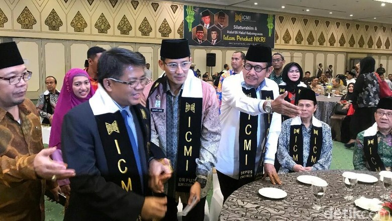 Sandiaga akan Gandeng ICMI Bangun Wisata Halal di DKI Sandiaga Akan Gandeng Icmi Berdiri W Sandiaga Akan Gandeng Icmi Bangun Wisata Halal Di Dki