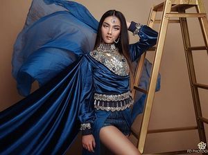 Tampil Bergaun Biru, Ersya Aurelia Pamer Kaki Jenjang