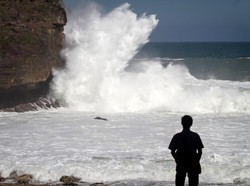 Ini 5 Kawasan dengan Peringatan Gelombang Tinggi 2,5-4 Meter