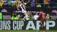 Kedua tim bermain tanpa gol selama setengah jam pertama. Favalli memanfaatkan kesalahan Sven Ulreich untuk memecah kebuntuan usai menerima umpan Claudio Marchiso di menit ke-32. (Foto: James Lang-USA TODAY Sports)