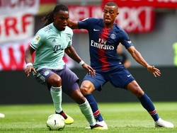 Bersinar di Piala Eropa 2016, Renato Sanches justru tak bisa unjuk gigi di Bayern Munich. Dia kemudian dipinjamkan ke Swansea City musim lalu. Musim ini, nasib Sanches di Bayern masih tanda tanya. Foto: Lisi Niesner/Reuters