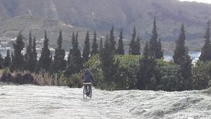 Foto: Embun Es Selimuti Dieng saat Minus 3 Derajat Celcius