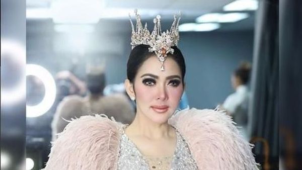 Jangan Julid, Ini 10 Gaya Termewah Syahrini yang Berulang Tahun ke-36