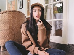 7 Style Kuliah Simple Maudy Ayunda, Cocok Buat ke Kampus