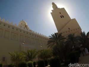 Melihat Kemegahan dan Keindahan Masjid Bir Ali