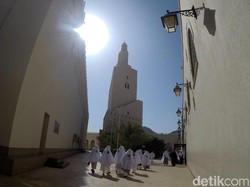 Keindahan dan kemegahan Masjid Bir Ali yang Kokoh