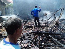 Gara-gara Kompor Meledak, 5 Rumah di Rembang Hangus Terbakar