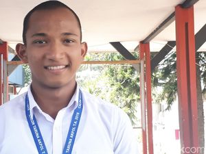 Mimpi Deni Anak Penjual Pentol Yakin Lulus Seleksi Akpol
