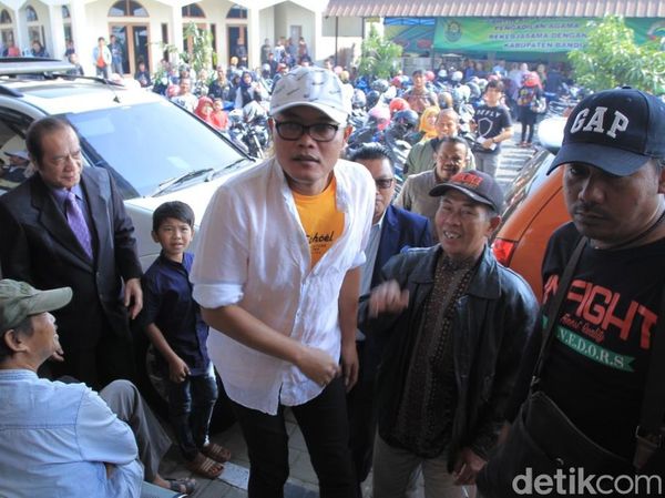 Sule di Sidang Perceraian, Naik Alphard dan Ajang Selfie Warga