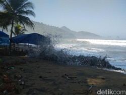 Gelombang Tinggi Hingga 6 Meter Ancam Trenggalek dan Tulungagung