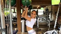 Serius Umur 49 Tahun? Jennifer Lopez Kok Makin Seksi Aja Nih